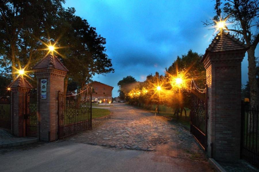 Palac Spichrz Borcz Exterior photo